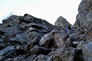 95 Scendendo il canalino, il fotografo canna le foto